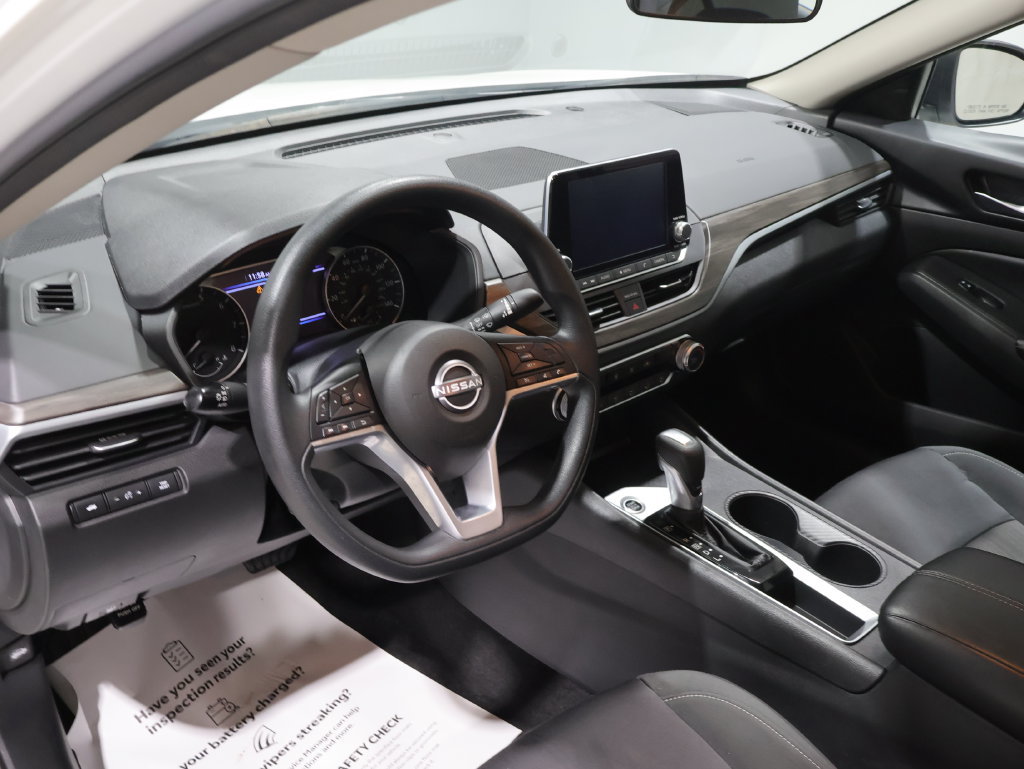 Used 2025 Nissan Altima 2.5 SV FWD image 15