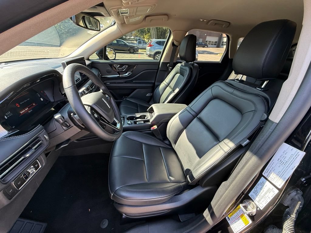 Used 2025 Lincoln Corsair AWD image 11