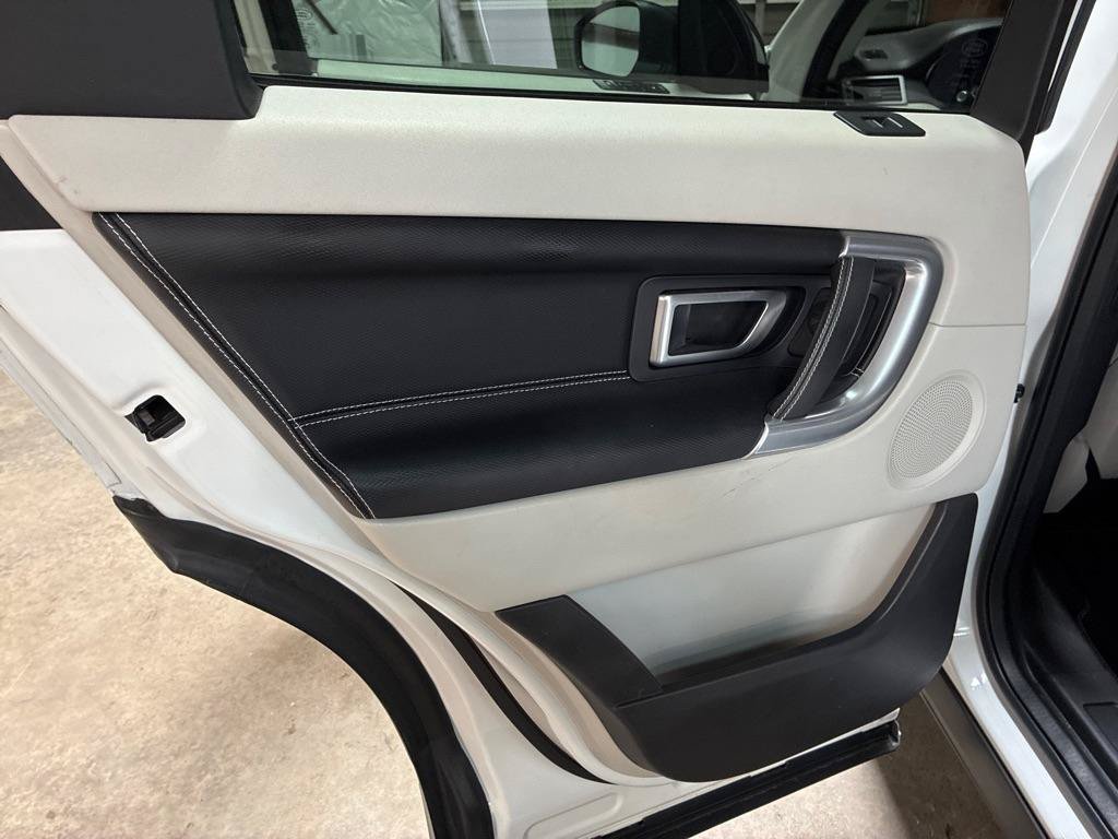 Used 2017 Land Rover Discovery Sport HSE AWD/4WD image 27