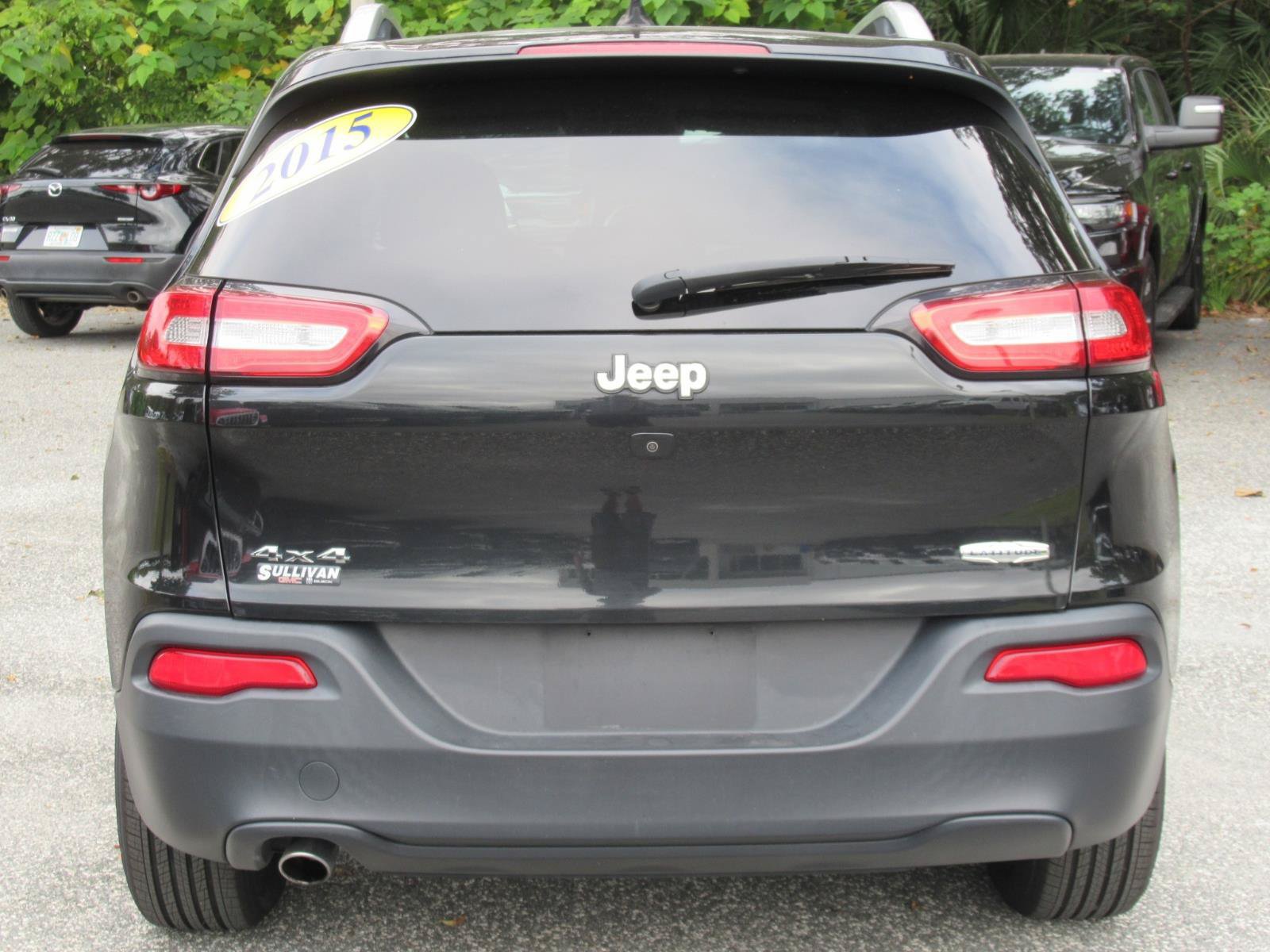 Used 2015 Jeep Cherokee Latitude w/ Cold Weather Group AWD/4WD image 8