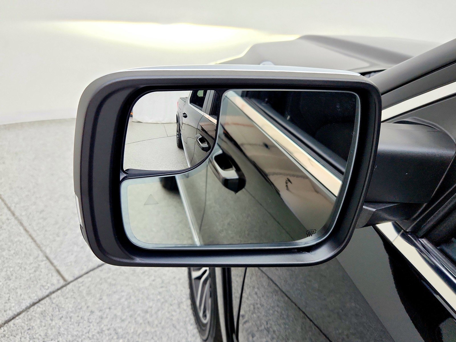 Used 2025 RAM 1500 Limited w/ Bed Utility Group image 24