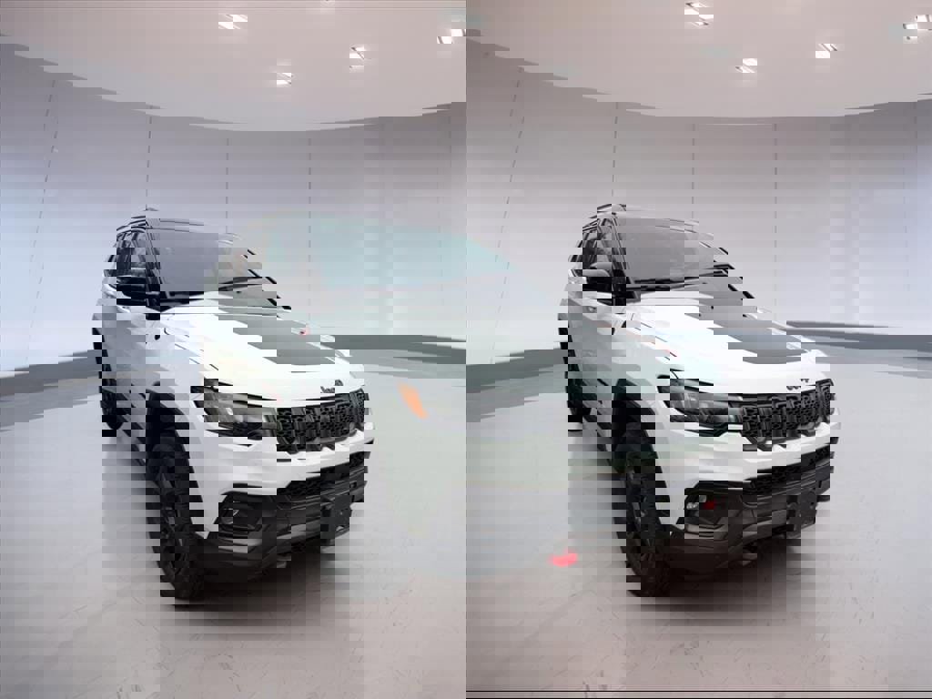 Used 2023 Jeep Compass Trailhawk image 1