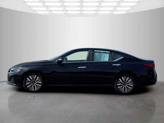 Used 2025 Nissan Altima 2.5 SV FWD image 4