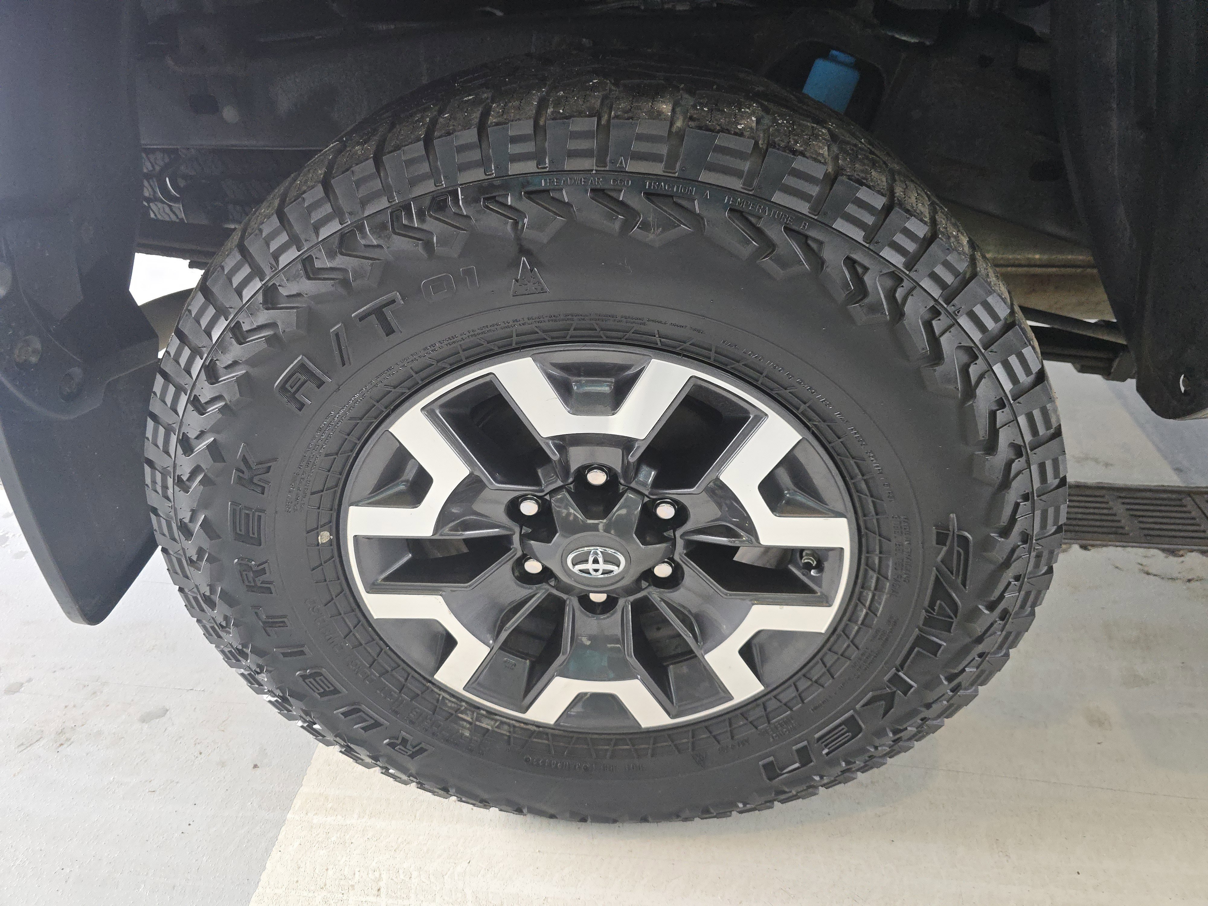 Used 2019 Toyota Tacoma TRD Off-Road image 12