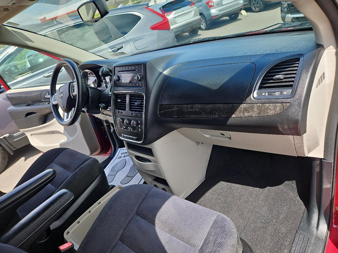 Used 2015 Dodge Grand Caravan SE w/ Quick Order Package 29E SE FWD image 16