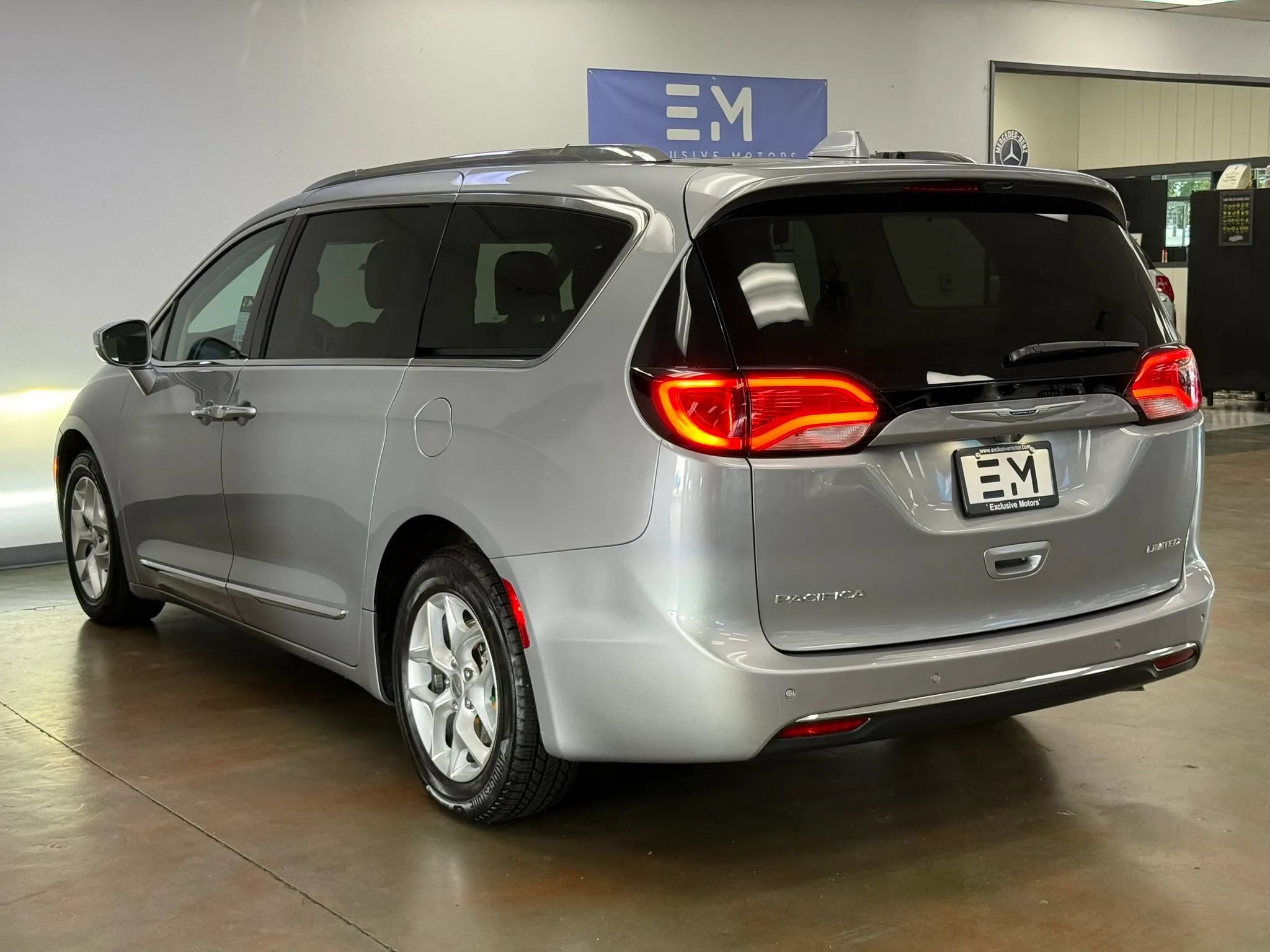 Used 2020 Chrysler Pacifica Limited FWD image 5