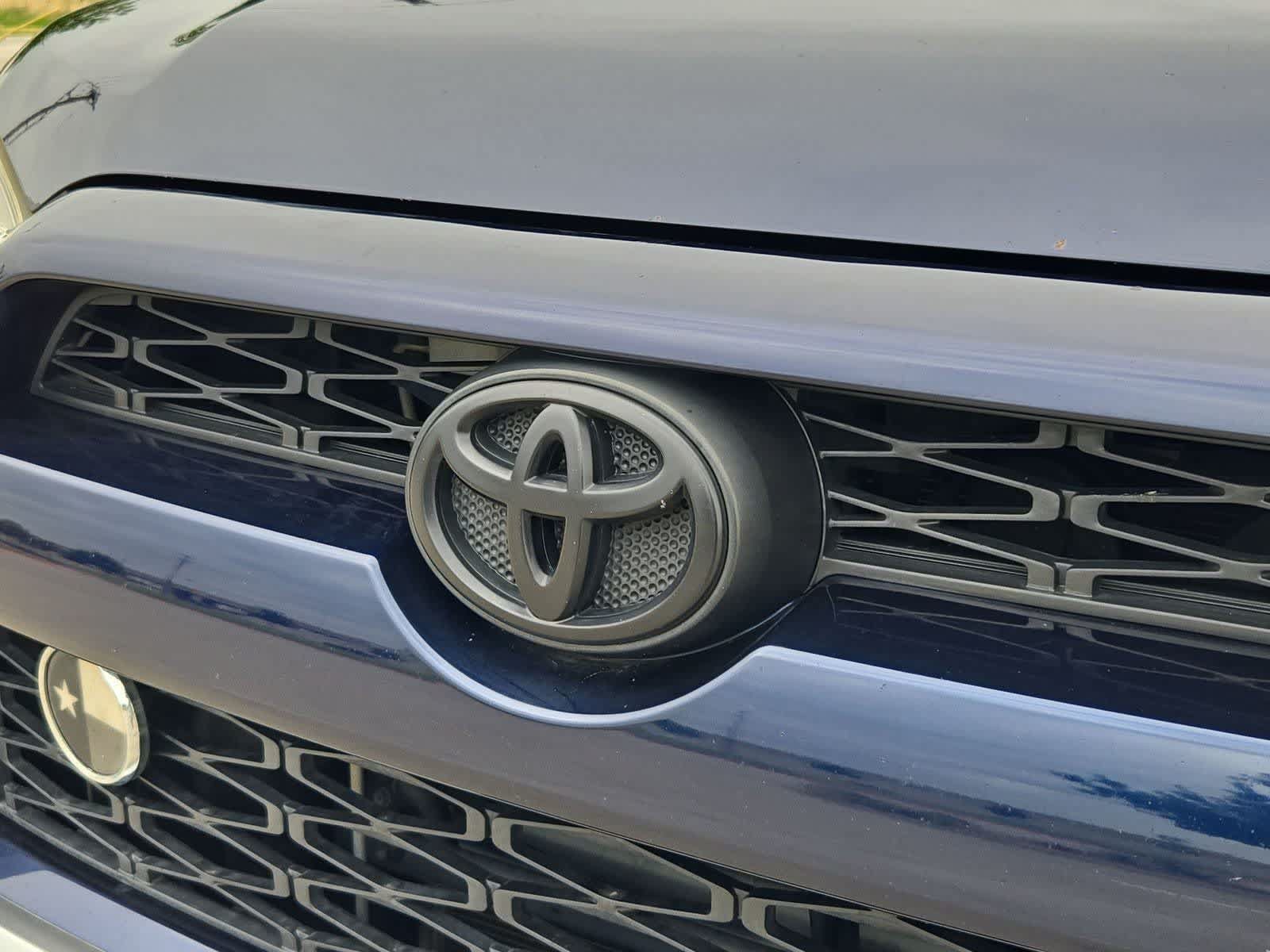 Used 2018 Toyota 4Runner TRD Off-Road Premium AWD/4WD image 11