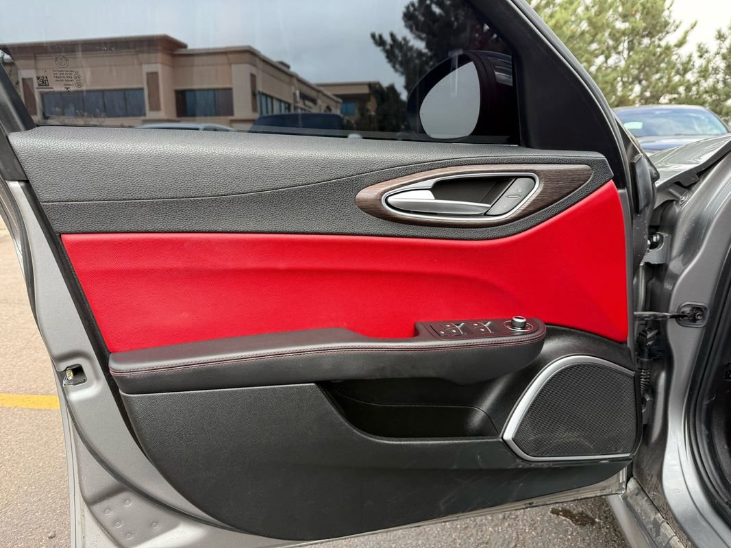 Used 2021 Alfa Romeo Giulia Ti w/ Nero Edizione image 12