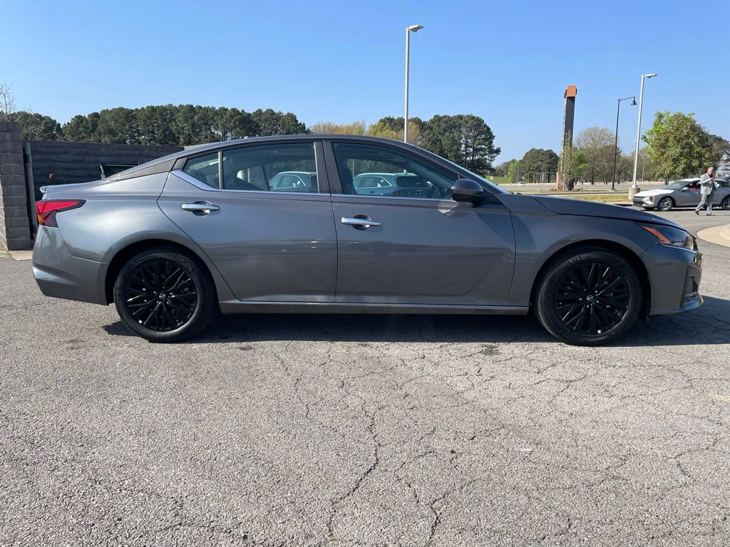 Used 2025 Nissan Altima 2.5 SV w/ SV Special Edition Package image 8