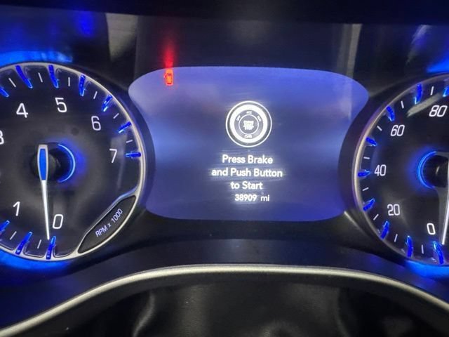 Used 2023 Chrysler Pacifica Touring-L FWD image 14