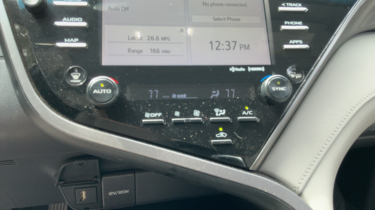 Used 2020 Toyota Camry XSE FWD image 16