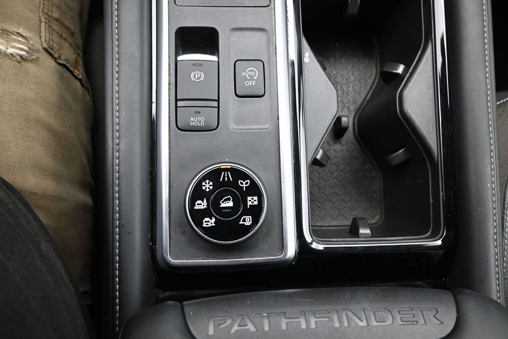 Used 2023 Nissan Pathfinder SL AWD/4WD image 18