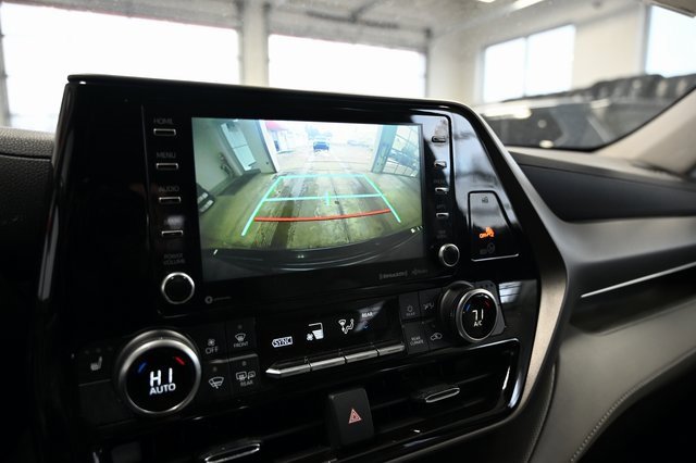 Used 2021 Toyota Highlander XLE image 17