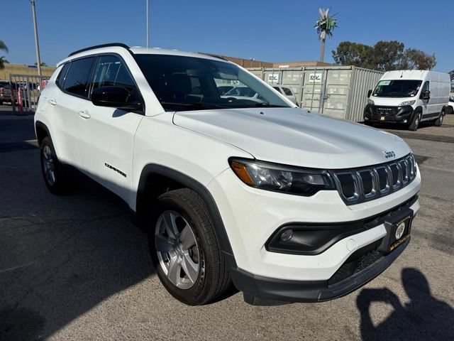 Used 2022 Jeep Compass Latitude w/ Convenience Group AWD/4WD image 3