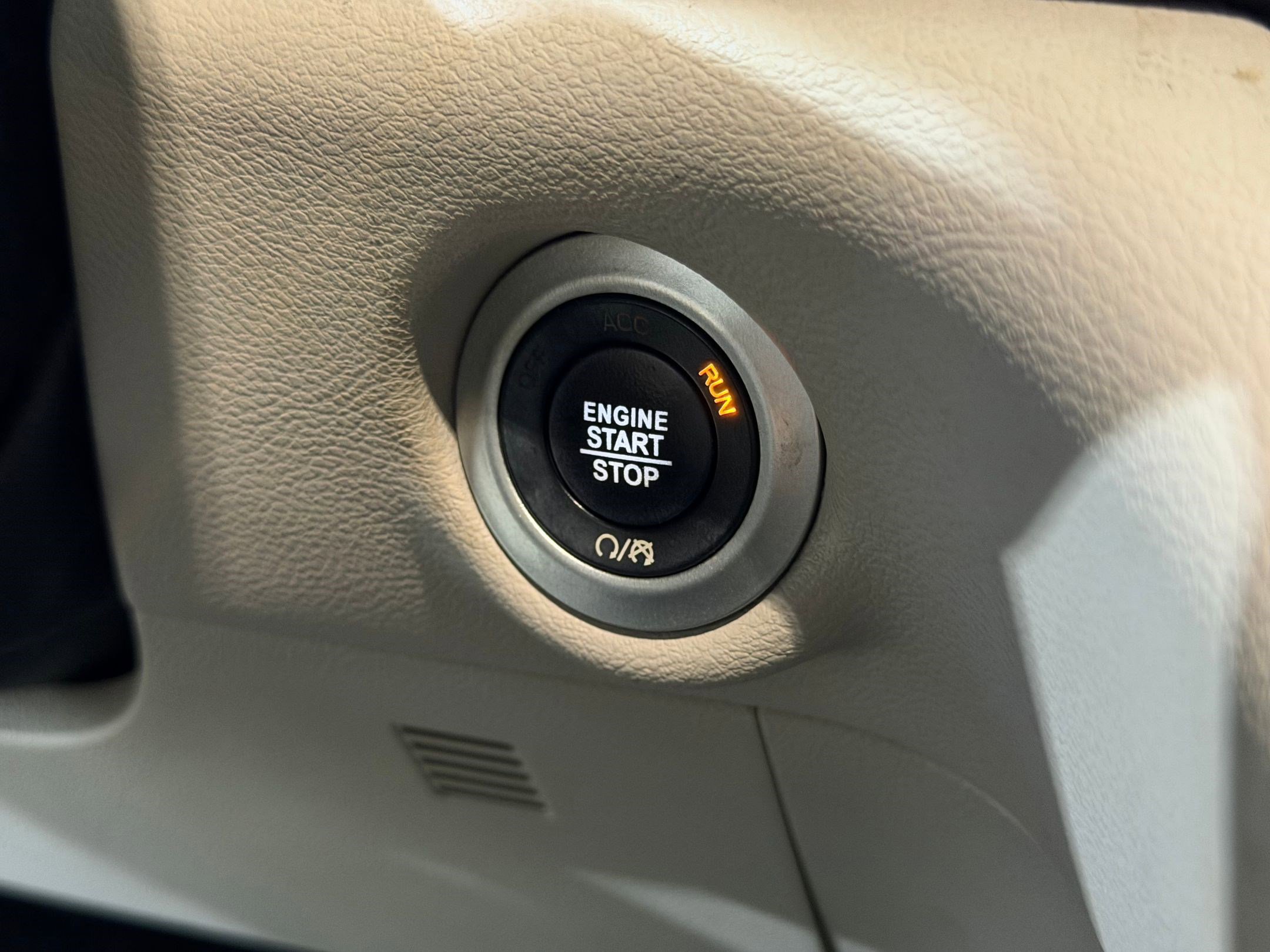 Used 2020 Chrysler Pacifica Touring-L FWD image 33