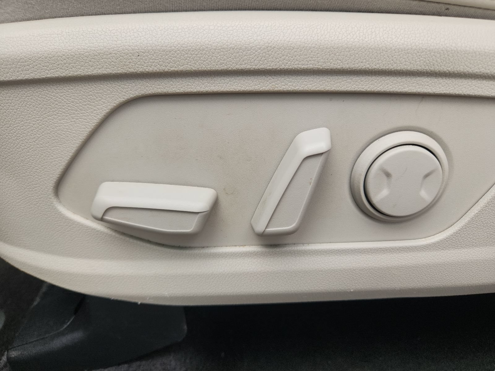Used 2024 Kia Sorento EX w/ Panoramic Sunroof Package FWD image 13