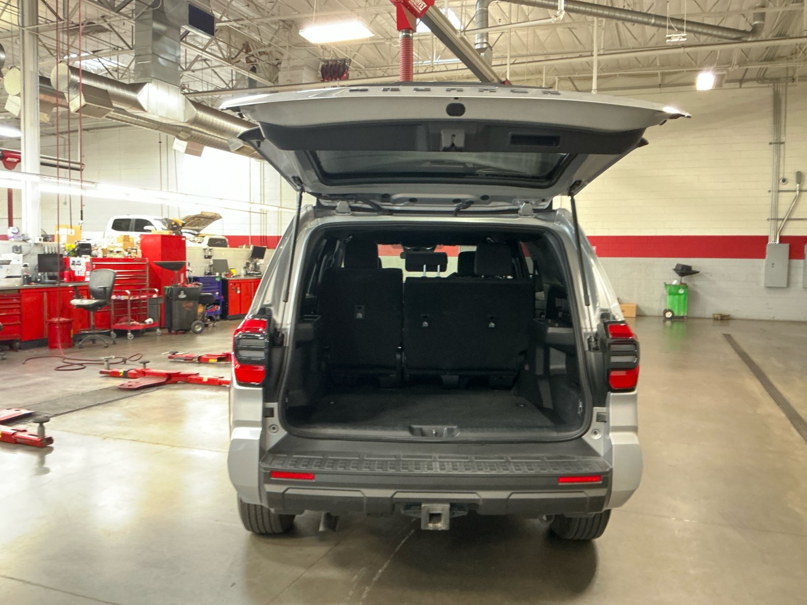 Certified 2025 Toyota 4Runner SR5 AWD/4WD image 34