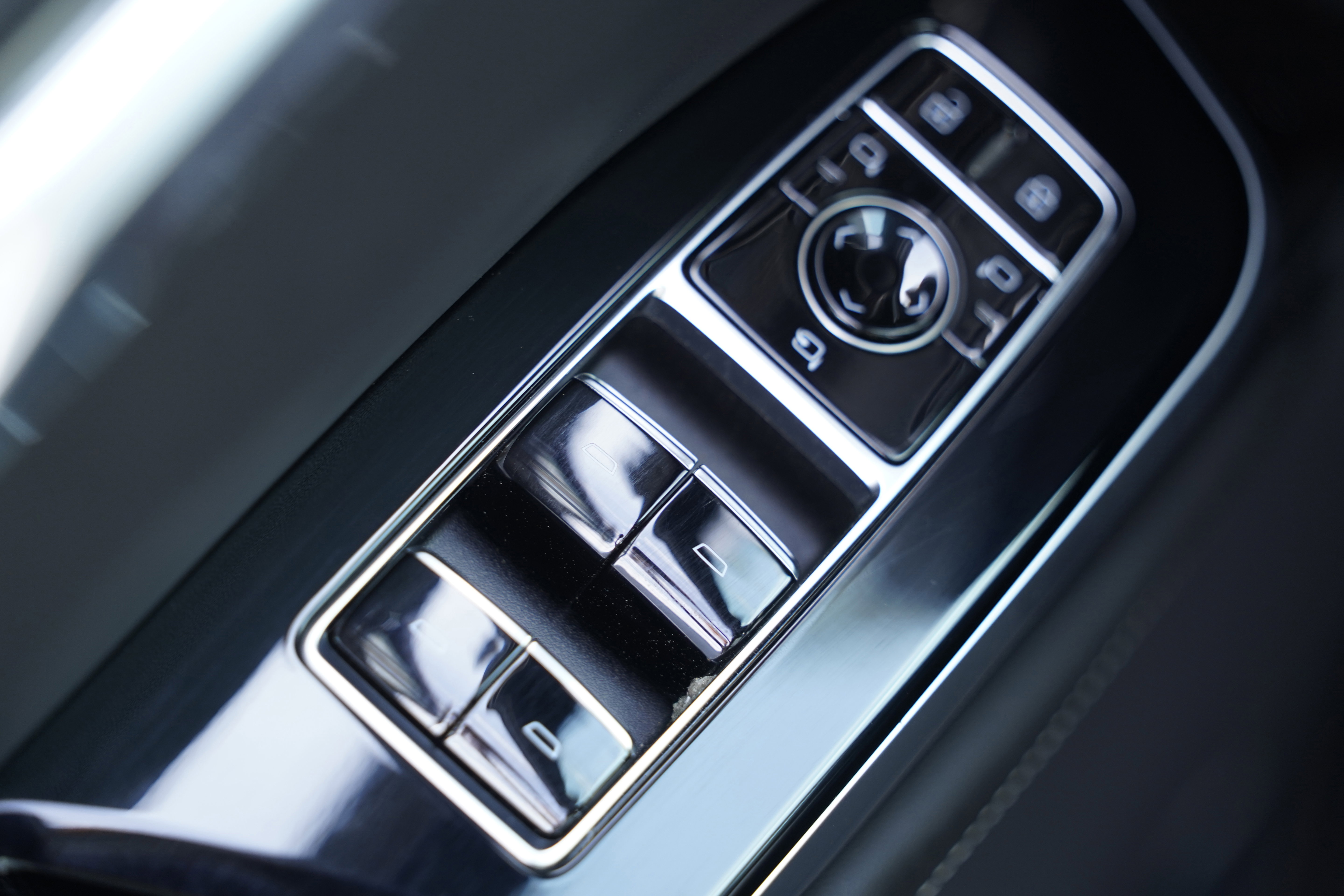 Used 2025 Cadillac Escalade V w/ LPO, Floor Liner Package image 25