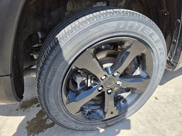 Used 2023 Jeep Grand Cherokee L Laredo image 28