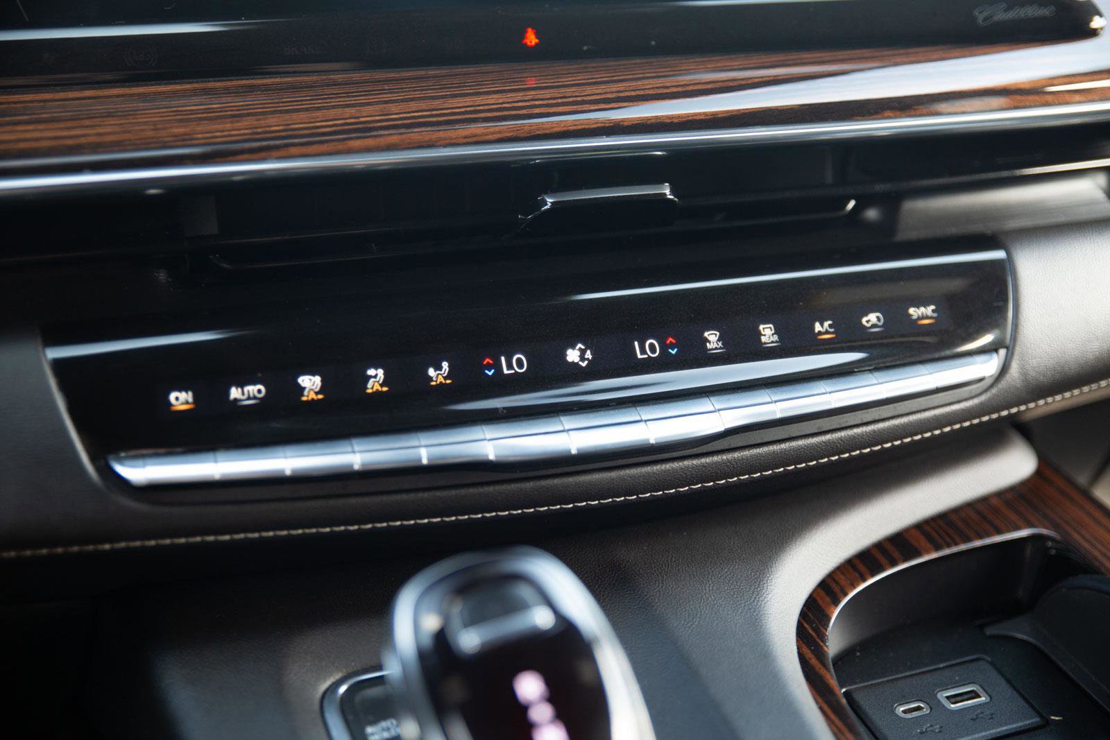 Used 2022 Cadillac Escalade Premium Luxury image 17