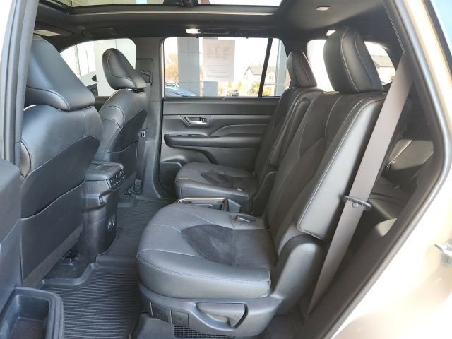 Used 2024 Toyota Grand Highlander AWD Hybrid image 21