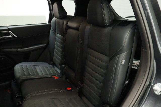 New 2026 Mitsubishi Outlander LE FWD image 24