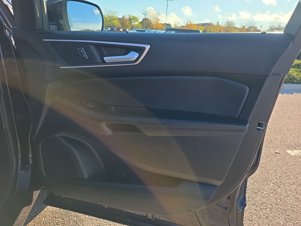 Used 2023 Ford Edge SEL w/ Convenience Package image 13