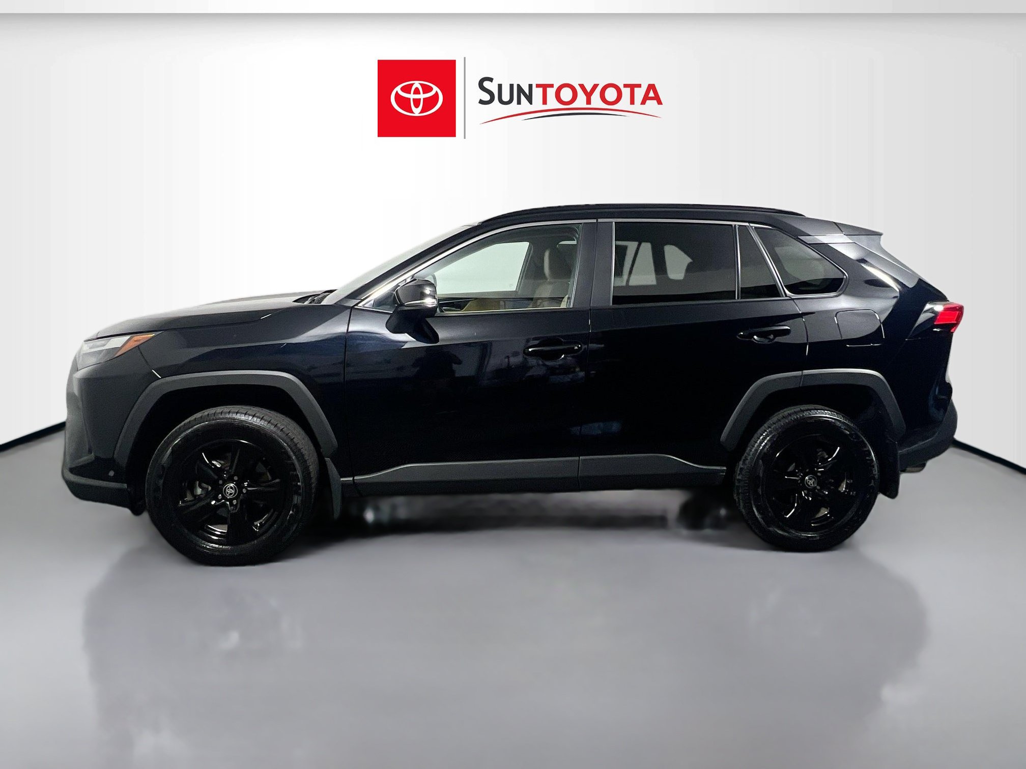 Used 2025 Toyota RAV4 XLE w/ Convenience Package FWD image 7
