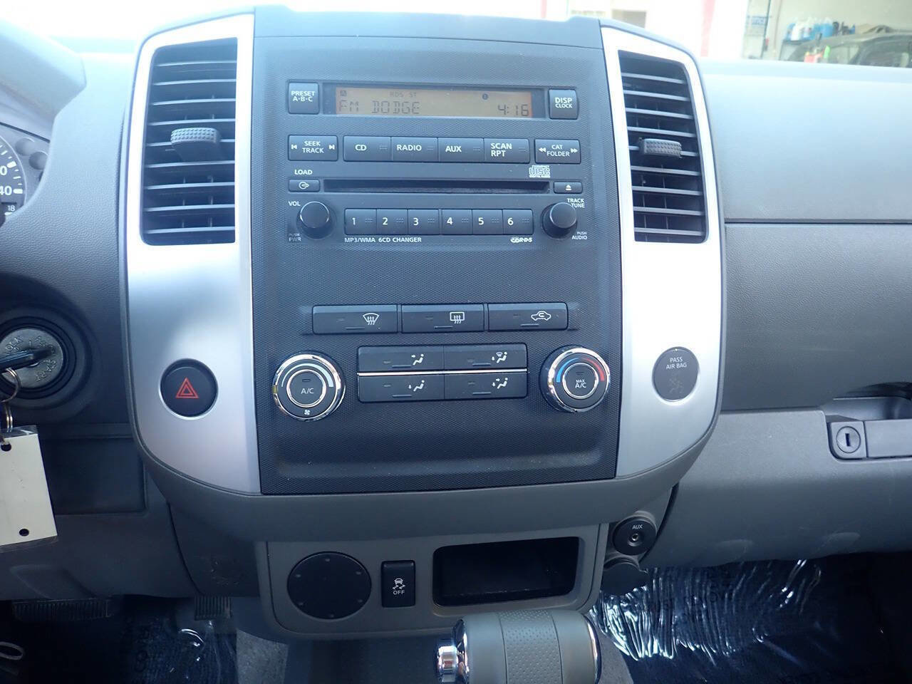 Used 2012 Nissan Frontier SV w/ SV Premium Utility Pkg image 4