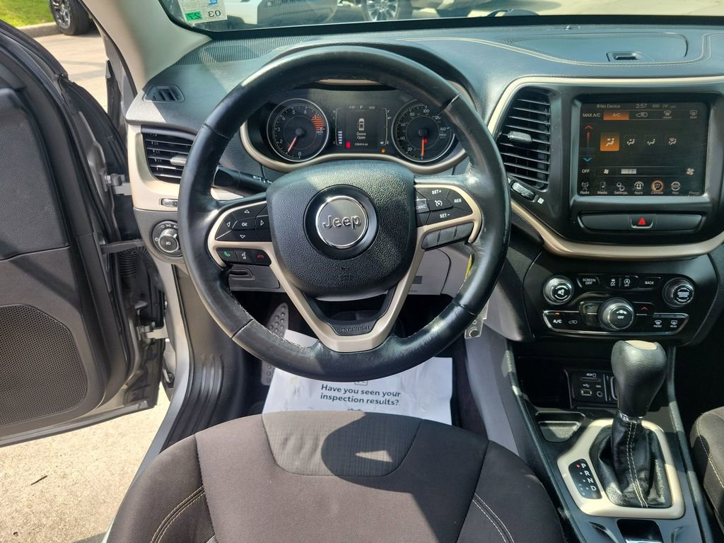Used 2016 Jeep Cherokee Latitude FWD image 20