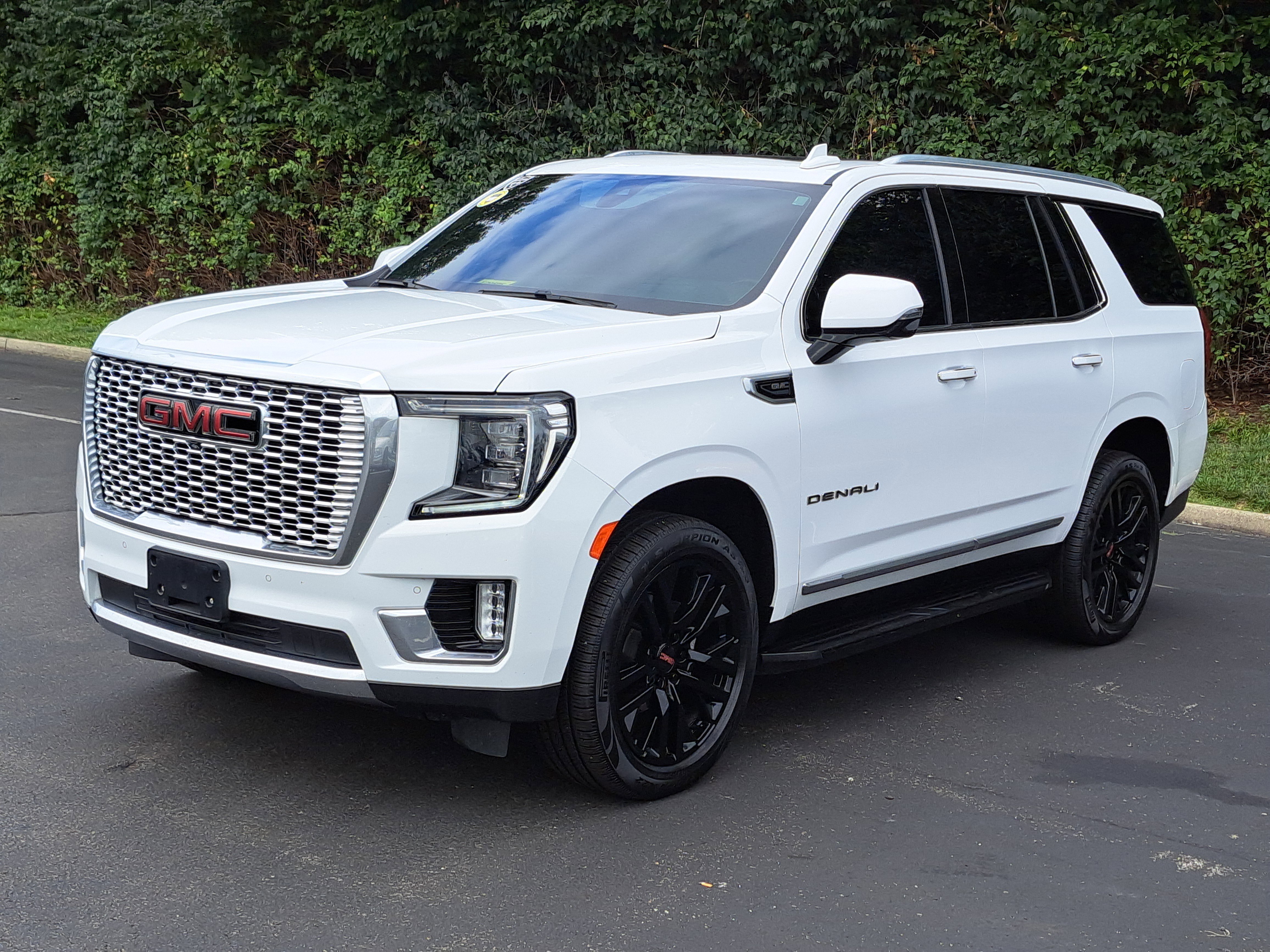 Used 2021 GMC Yukon Denali image 2