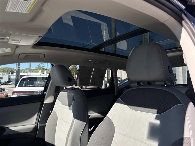 Certified 2023 Volkswagen Taos SE w/ Panoramic Sunroof Package image 16