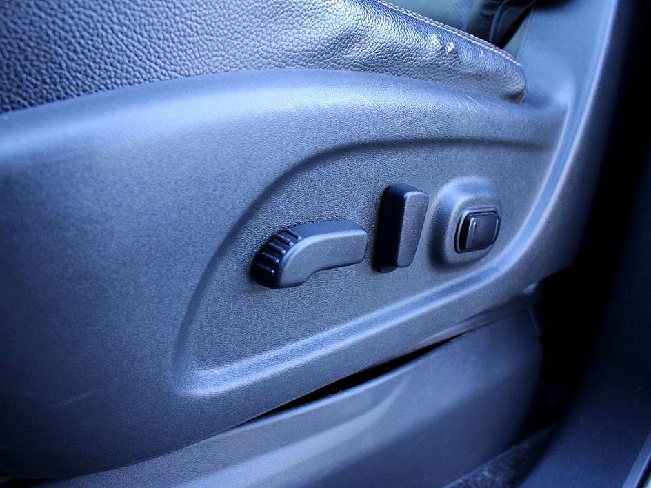 Used 2016 Nissan Titan SL image 14