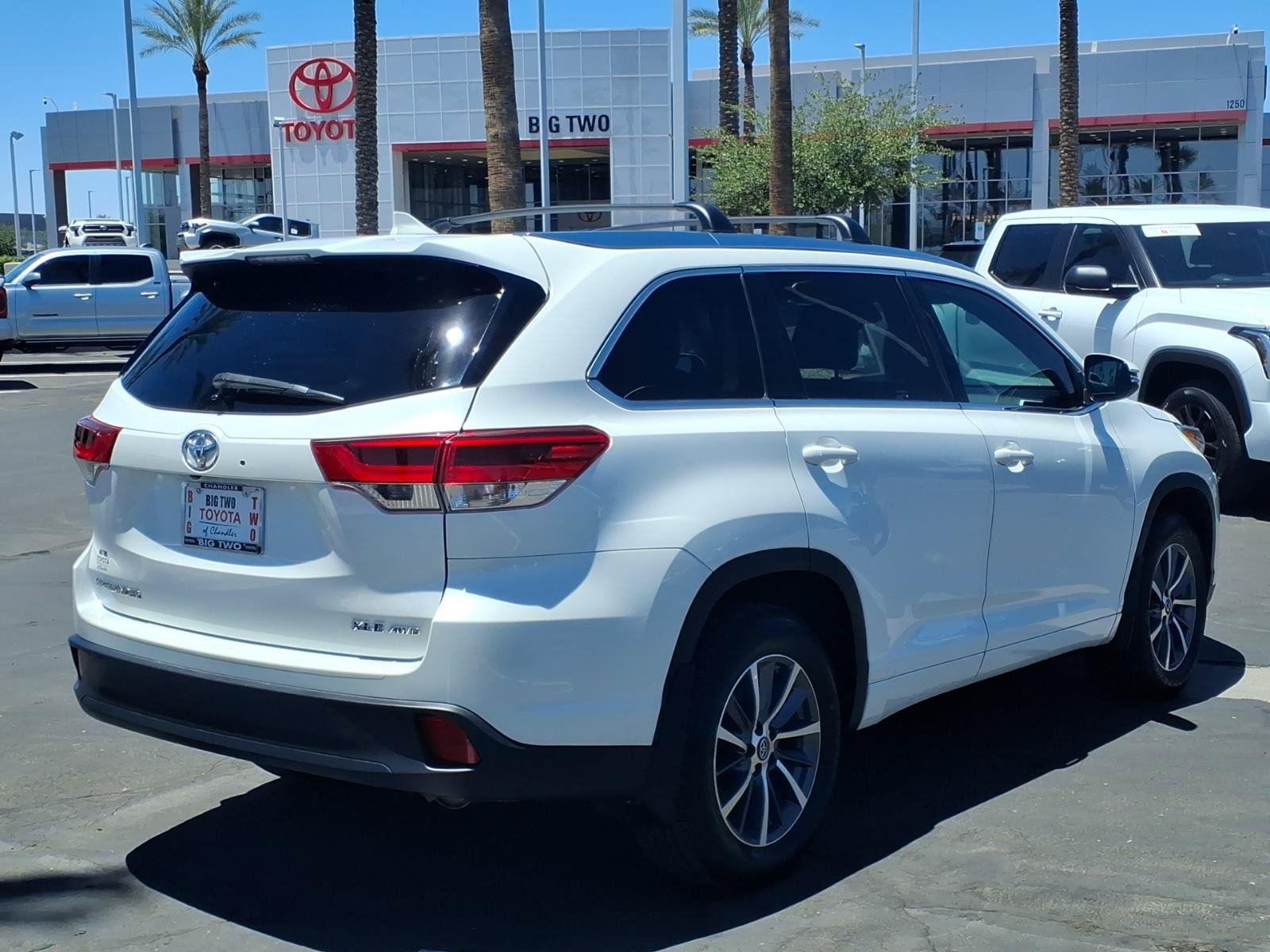 Used 2018 Toyota Highlander XLE AWD/4WD image 4