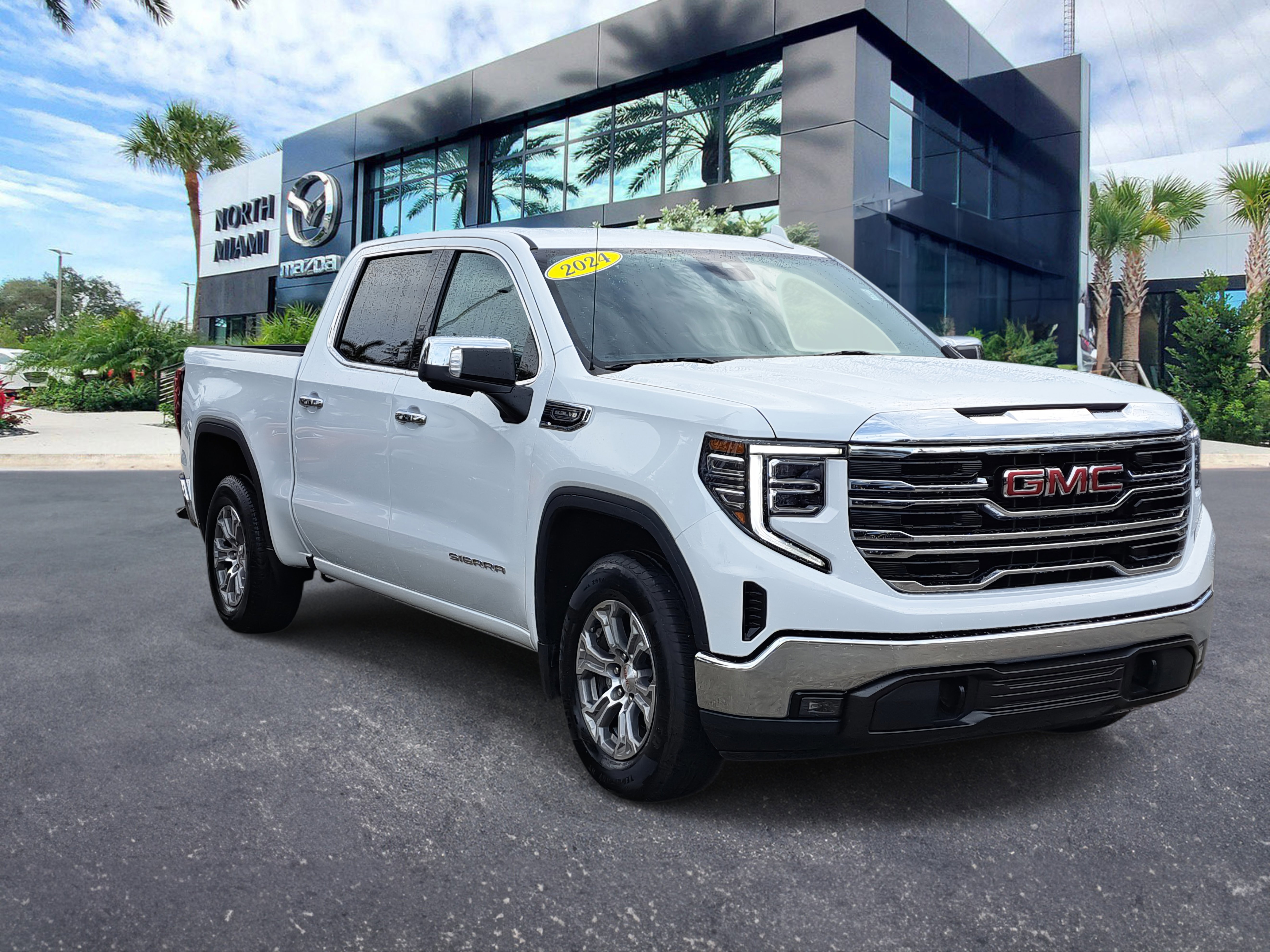 Used 2024 GMC Sierra 1500 SLT image 3