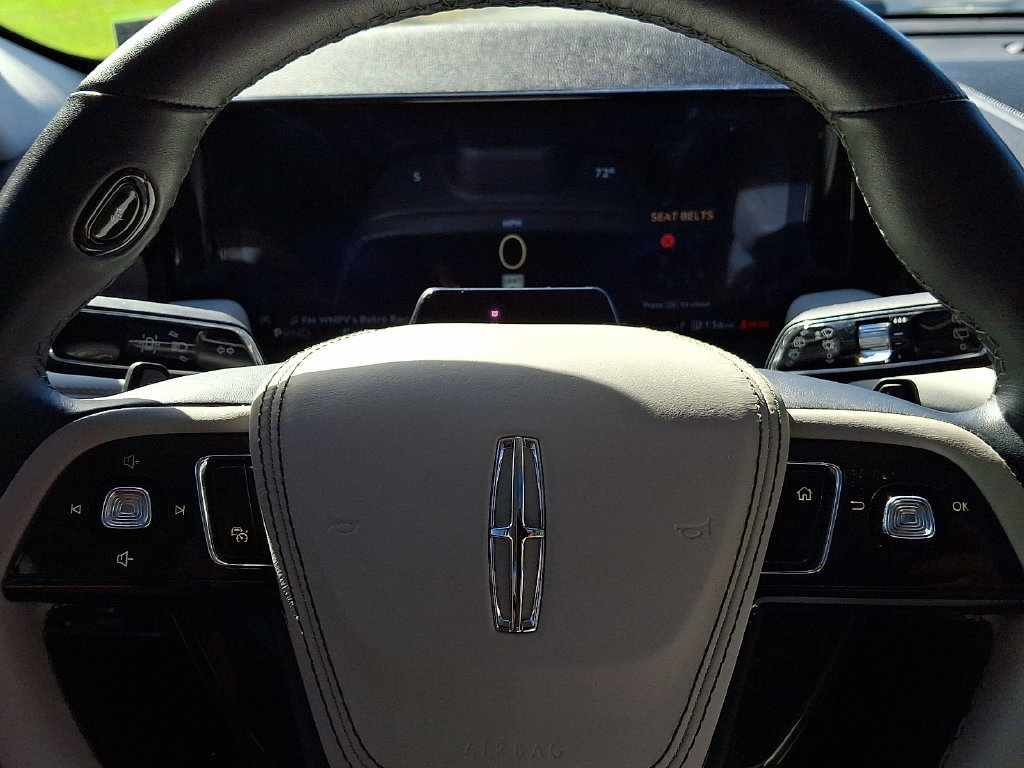 Used 2025 Lincoln Aviator AWD image 23