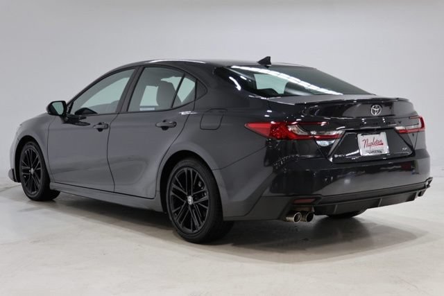 Used 2025 Toyota Camry SE FWD image 6