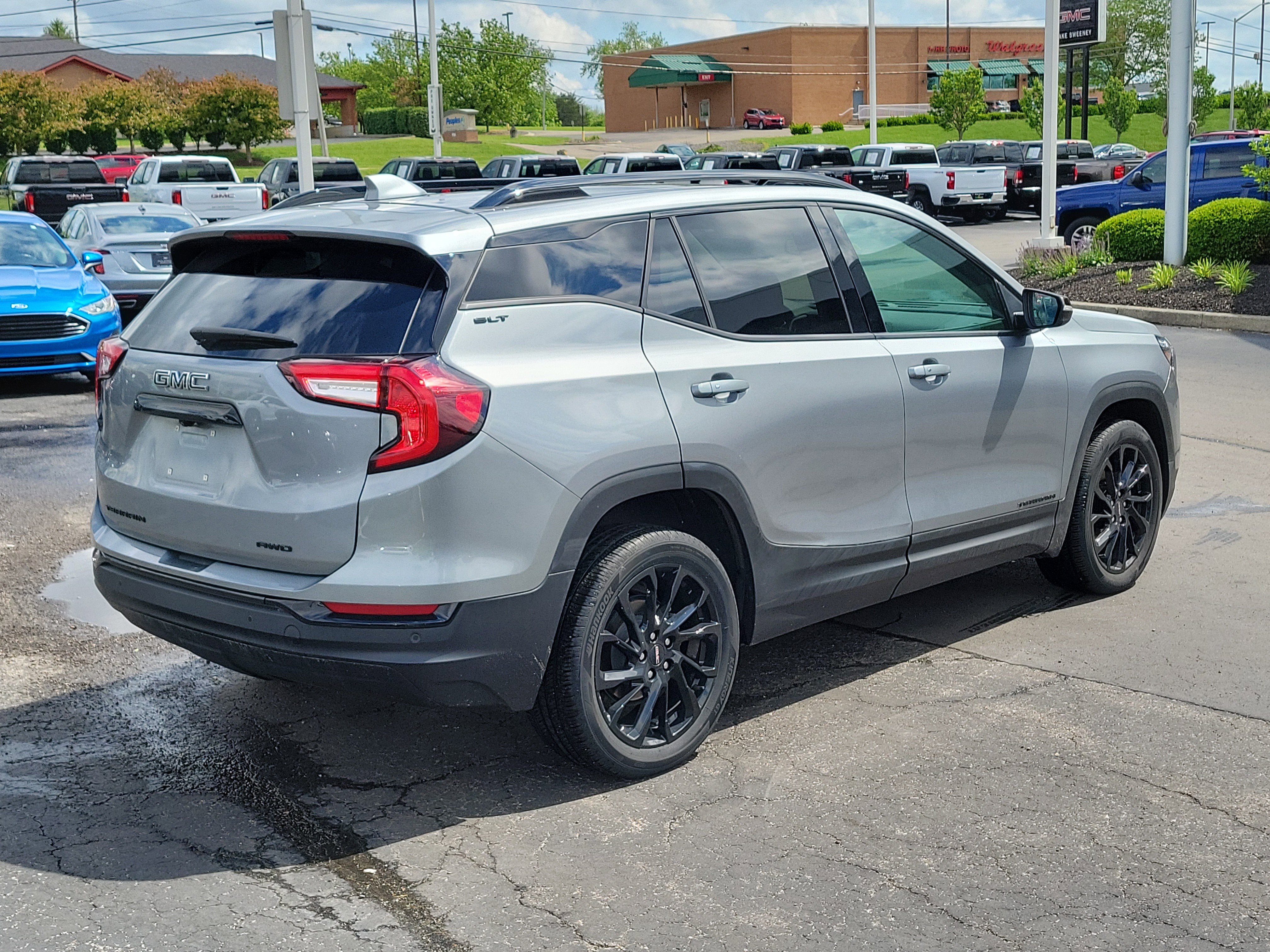 Used 2023 GMC Terrain SLT w/ Infotainment Package II AWD/4WD image 4