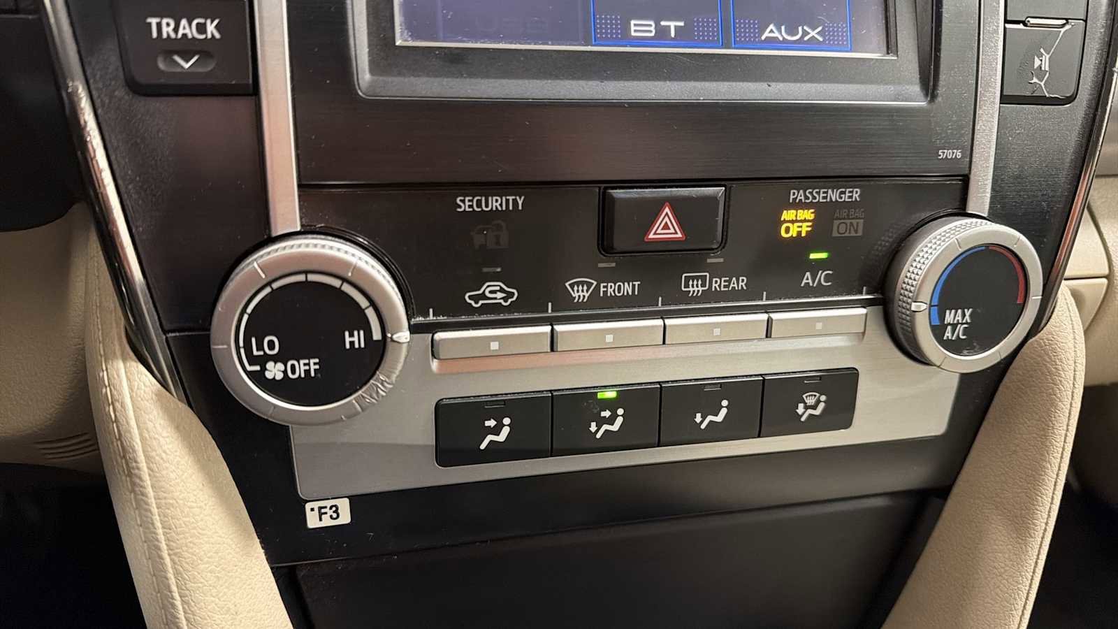 Used 2014 Toyota Camry LE FWD image 19