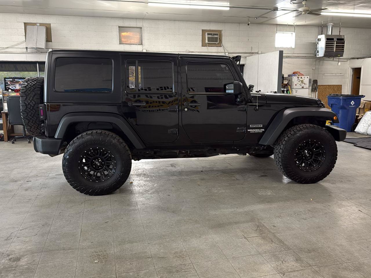 Used 2013 Jeep Wrangler Unlimited Sport w/ Connectivity Group AWD/4WD image 77