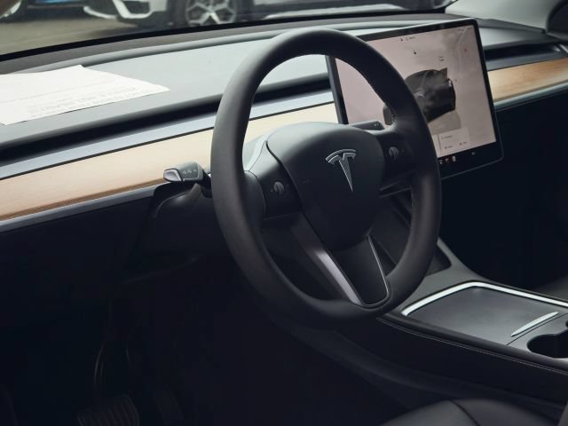 Used 2025 Tesla Model Y Long Range AWD/4WD image 26