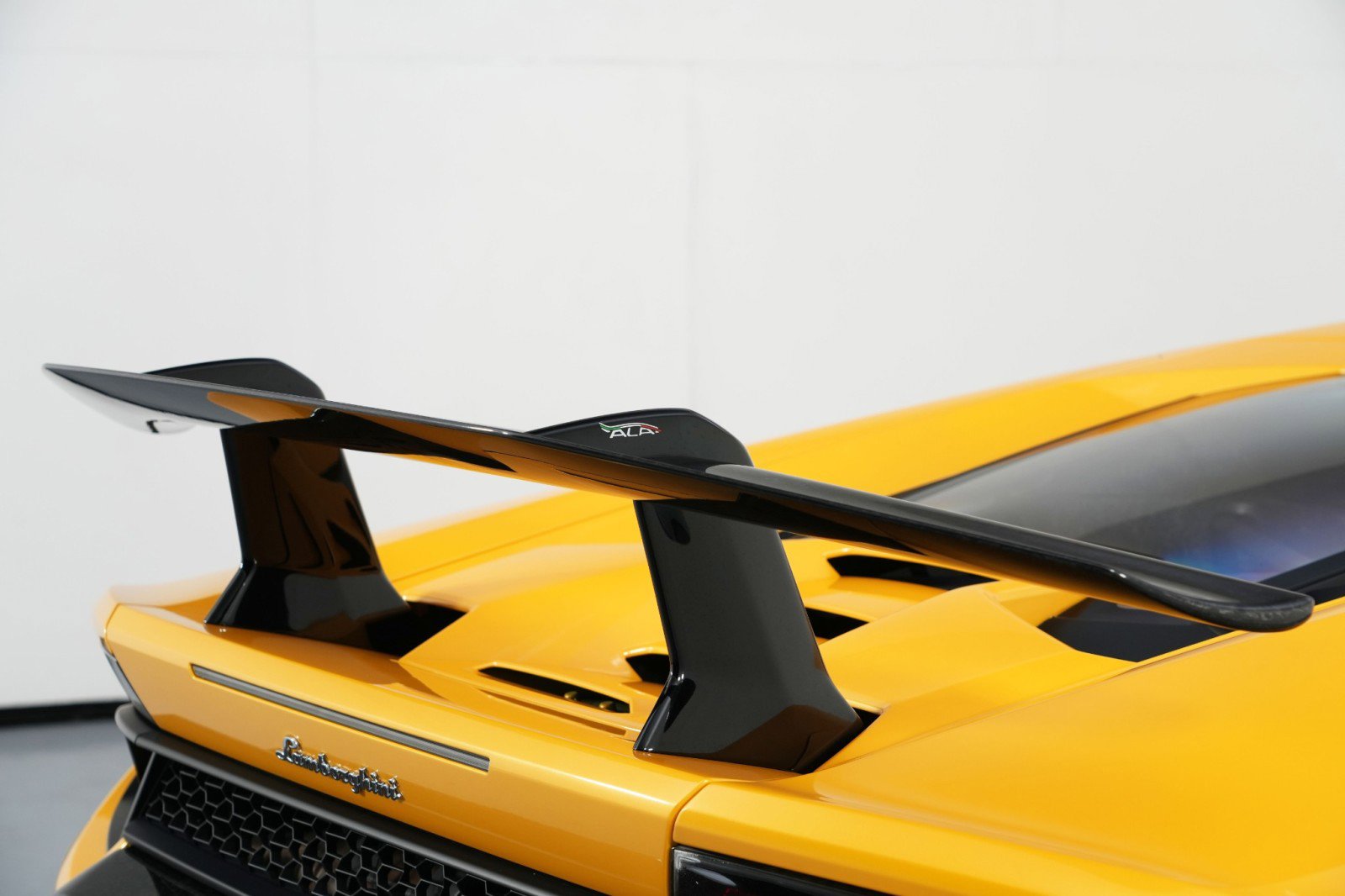 Used 2018 Lamborghini Huracan Performante image 63