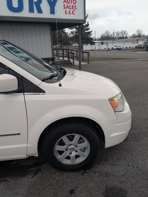 Used 2009 Chrysler Town & Country Touring image 13