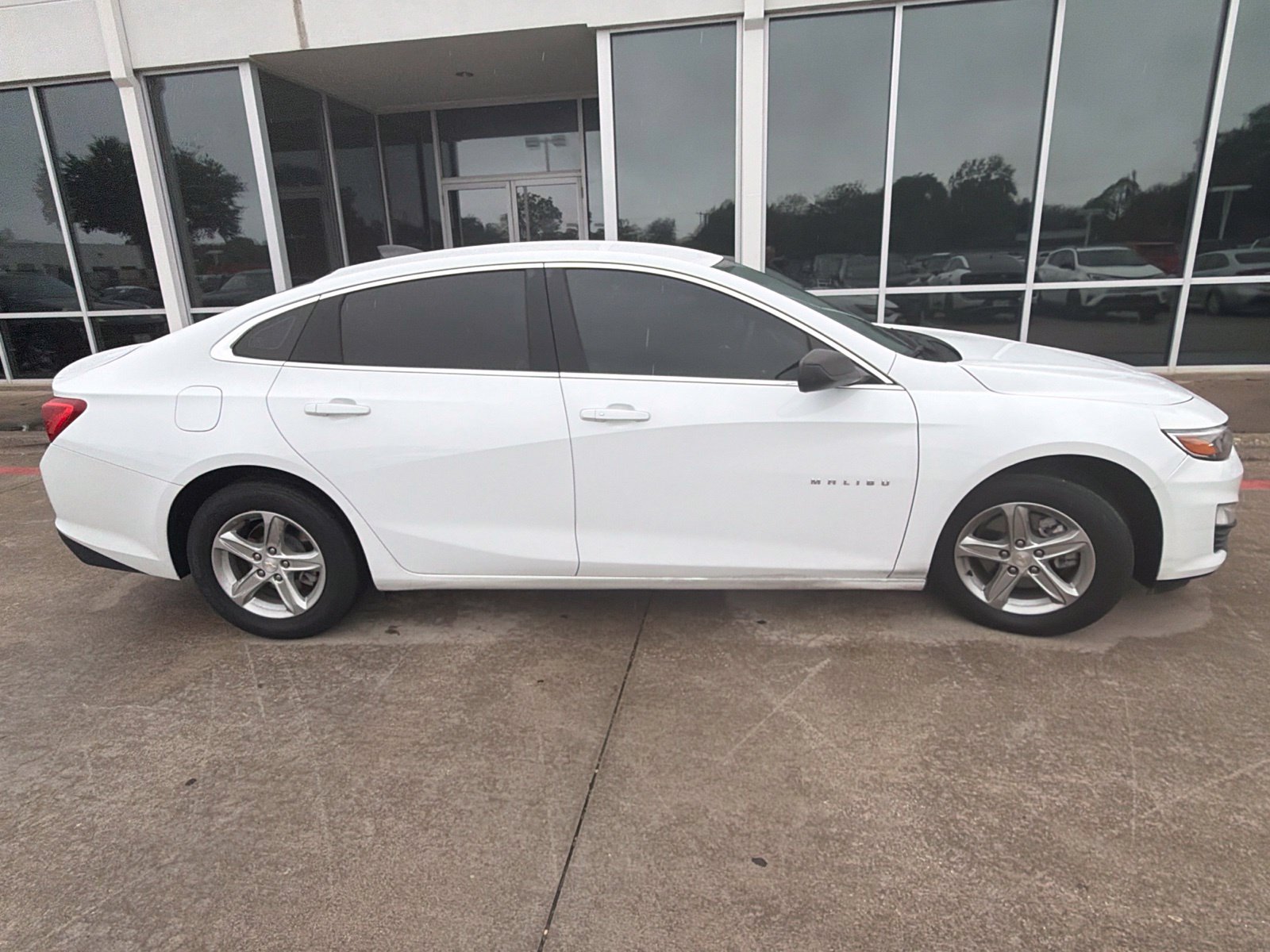 Used 2021 Chevrolet Malibu LS FWD image 4