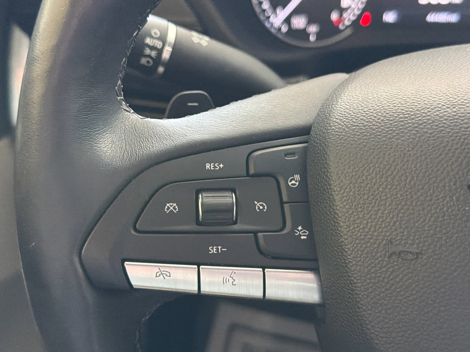 Used 2021 Cadillac XT4 Premium Luxury FWD image 39