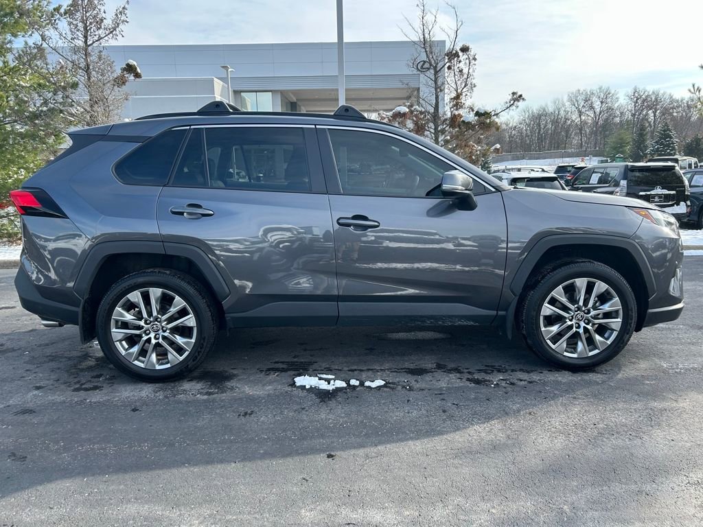 Used 2022 Toyota RAV4 XLE Premium image 8