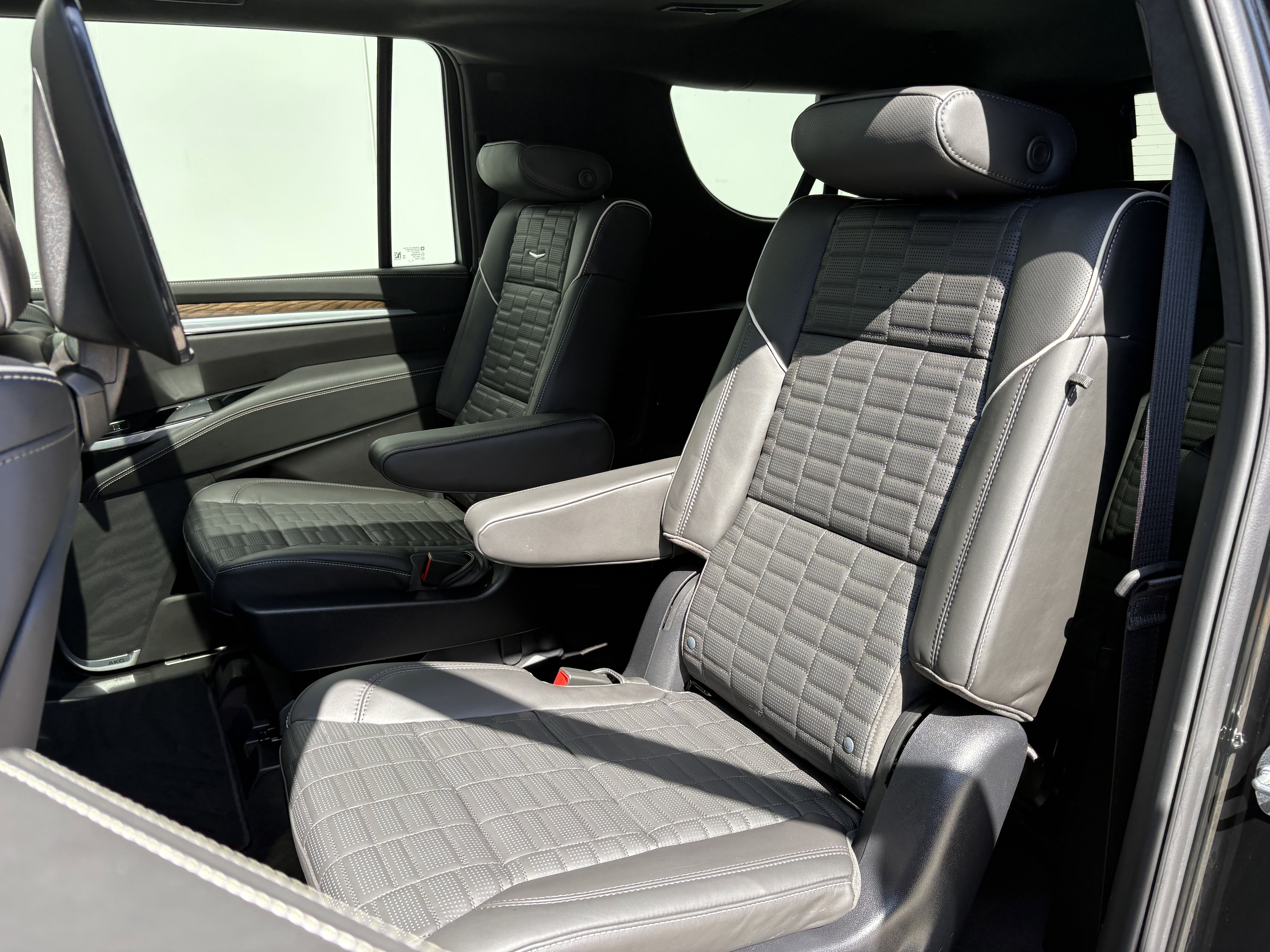 Used 2025 Cadillac Escalade ESV Premium Luxury Platinum AWD/4WD image 12