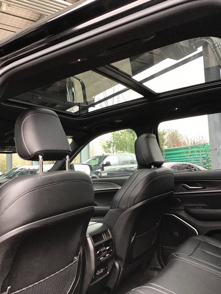 Used 2024 Jeep Grand Cherokee Limited 4xe image 6