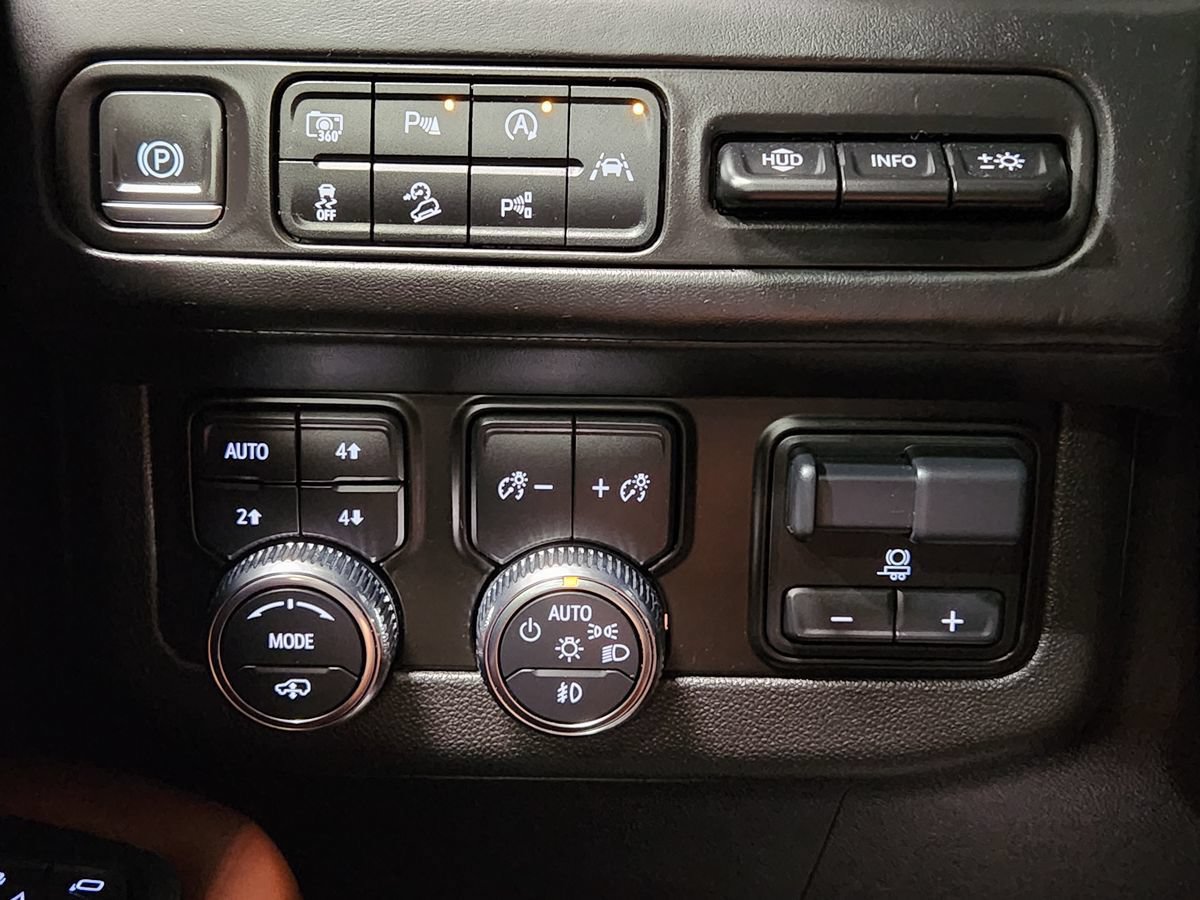 Used 2023 GMC Yukon Denali Ultimate AWD/4WD image 42