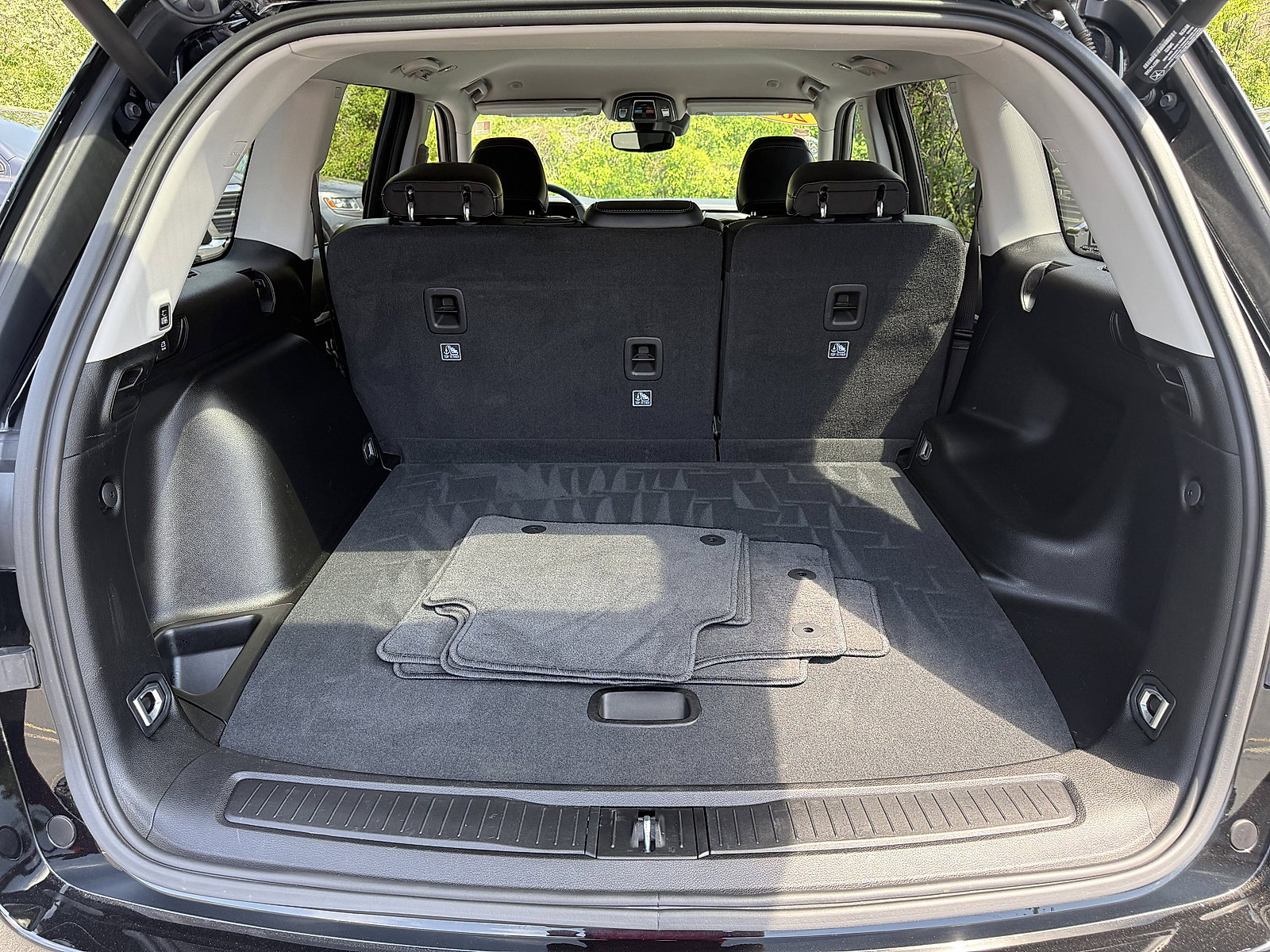 Certified 2023 Jeep Grand Cherokee Limited w/ Black Appearance Package AWD/4WD image 17